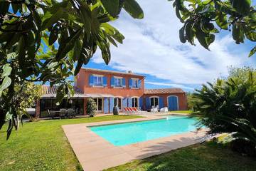 Villa pour 8 personnes, avec jacuzzi ainsi que terrasse et jardin à Cagnes-sur-Mer
