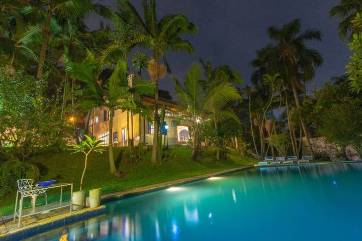 Casas e apartamentos de temporada para 2 pessoas, com jardim e vista e ainda piscina em Cotia