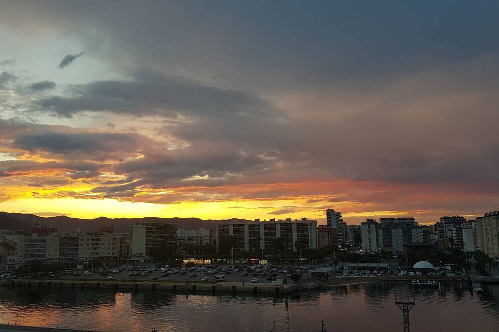 Entire apartment, Welcome to this welcoming, functional apartment on the Grao. in Playa de Gandía, Costa de Valencia