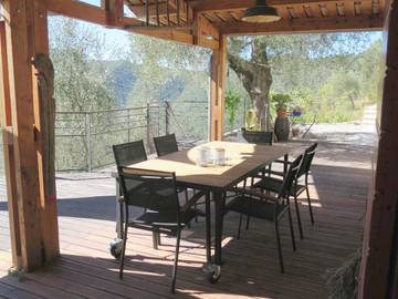 Gîte pour 5 personnes, avec jardin ainsi que piscine et vue, adapté aux familles à L'Escarène