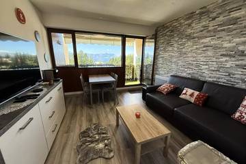 Gîte pour 4 personnes, avec terrasse à Péone