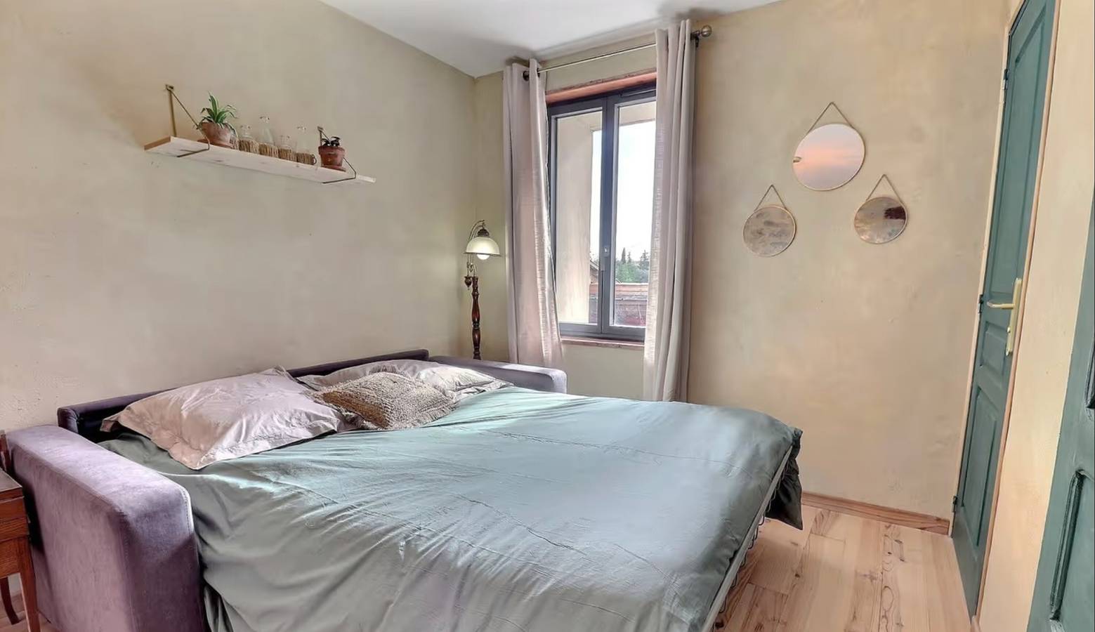 Chambre d’hôtes « L’Aphyllanthe » avec grande cour partagée et Wi-Fi in Saint-Remèze, Privas