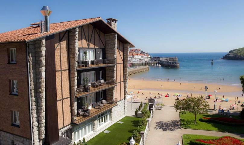 Hôtel pour 2 personnes, avec Terrasse ainsi que Jacuzzi et Piscine