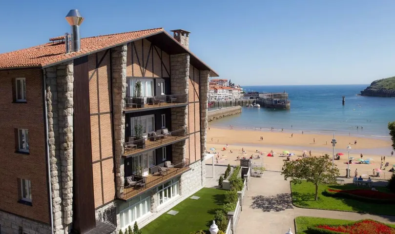 Hôtel pour 2 personnes, avec terrasse ainsi que jacuzzi et piscine - 1