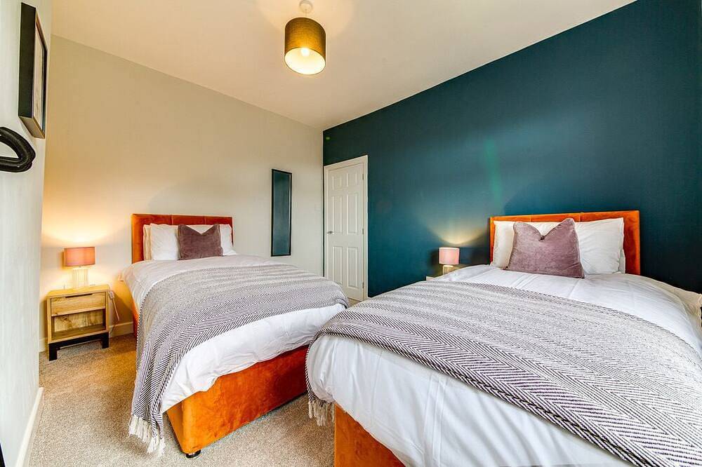 Modern 3 bed, home from home with free parking in Barnsley, South Yorkshire
