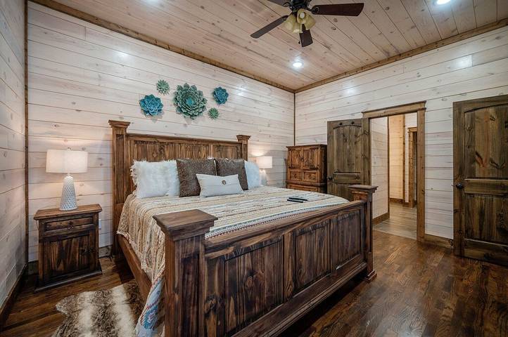Log cabin for 24 people, with hot tub and balcony in Broken Bow