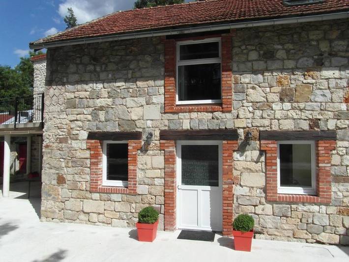 Location de vacances pour 8 personnes, avec Balcon ainsi que Terrasse et Jardin dans Verneuil (Marne)