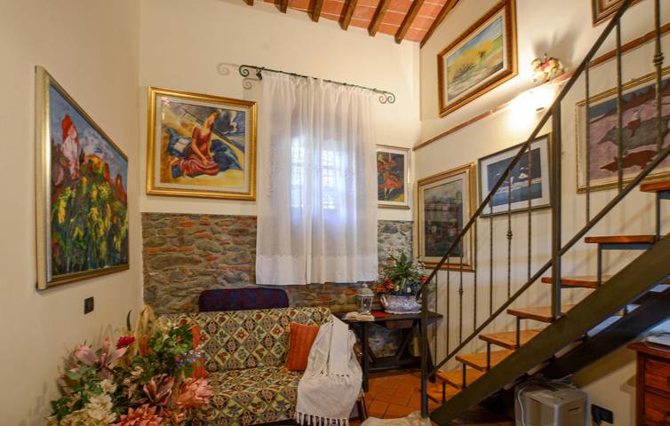Rifugio tranquillo con piscina e giardino vicino a Borgo a Buggiano in Buggiano, Provincia di Pistoia