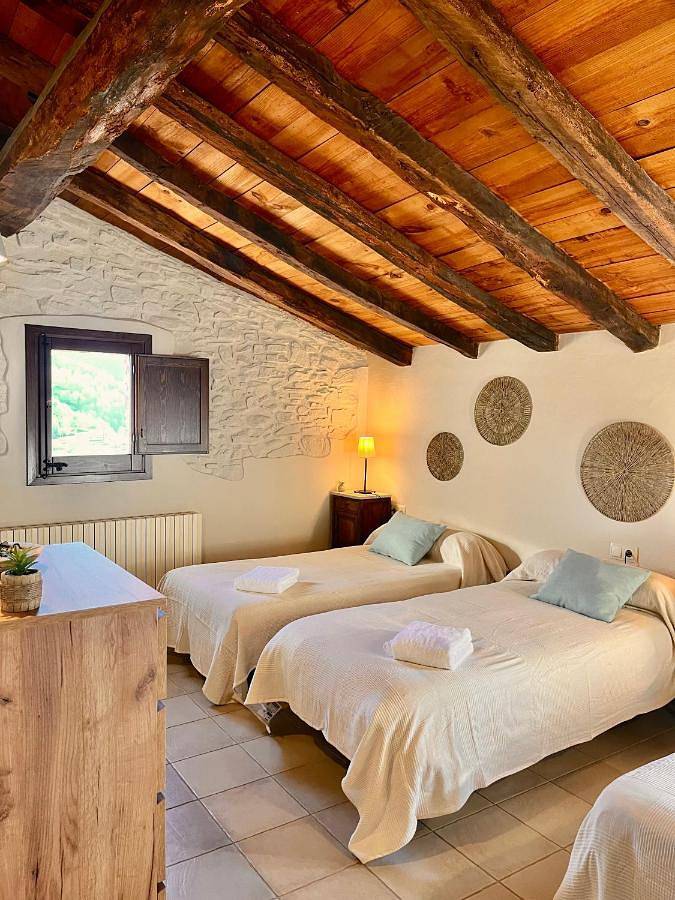 Location de vacances pour 15 personnes, avec Balcon ainsi que Terrasse et Jardin à Vallfogona de Ripollès