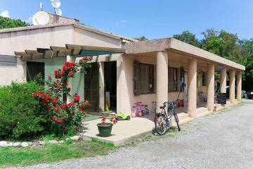 Gîte pour 6 personnes, avec jardin à Talasani