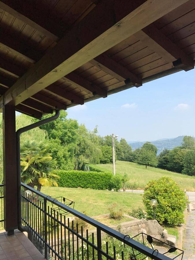 Villa für 6 Personen, mit Balkon und Whirlpool sowie Terrasse und Garten in Pisano