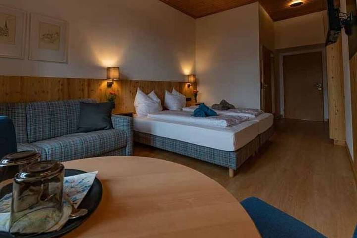 Familienzimmer Fz - Haus Weyregg - Frühstückspension in Weyregg am Attersee, Bezirk Vöcklabruck