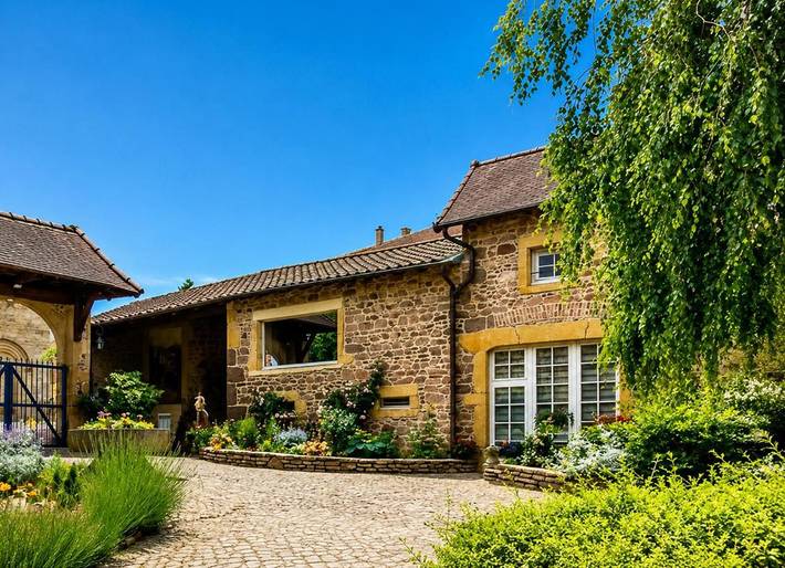 Gîte pour 2 personnes, avec Terrasse ainsi que Jardin et Piscine dans Coublanc