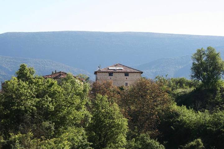 Casa rural para 2 personas, con Terraza y Jardín además de Piscina y Vistas en Las Merindades - 4