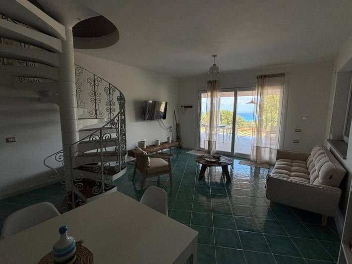 Casa vacanza per 5 persone, con panorama e giardino, adatto a famiglie con bambini a Marina di Camerota