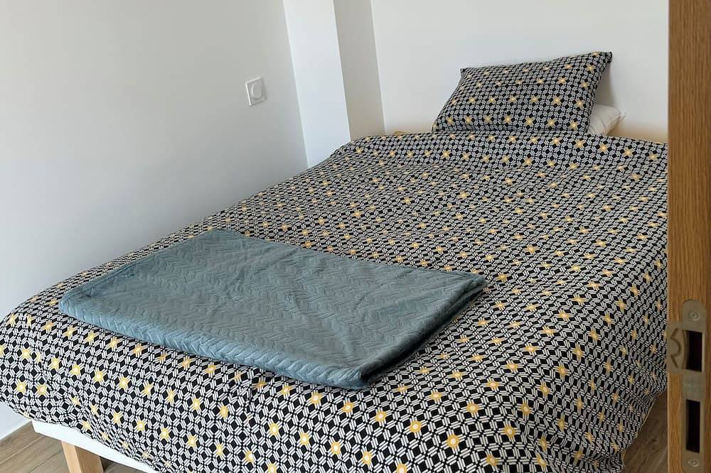 Entire apartment, Bright Apartment Formigueres in Formiguères, Prades region