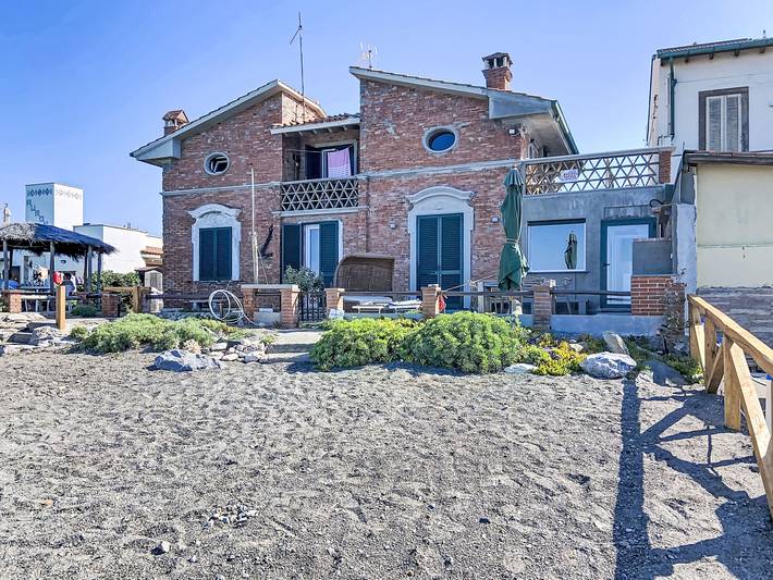 Apartamento entero, Ginepro sul mare in Marina di Cecina, Cecina (desambiguación)