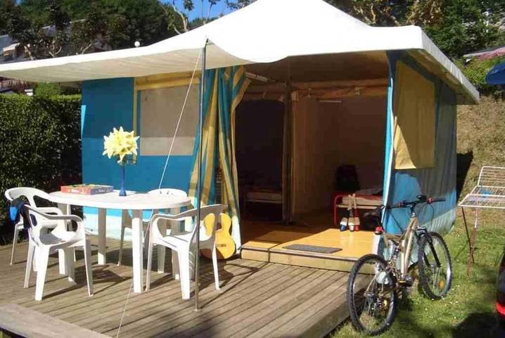 Camping pour 4 personnes, avec piscine et terrasse