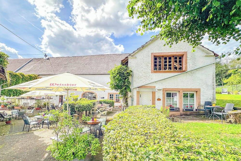 Ganze Wohnung, Schöne Wohnung bei eine Bistro mit Biergarten in Meisburg, Vulkaneifel