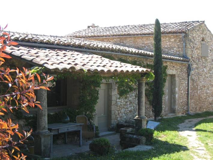 Location de vacances pour 2 personnes, avec vue ainsi que piscine et jardin à La Capelle-et-Masmolène - 4