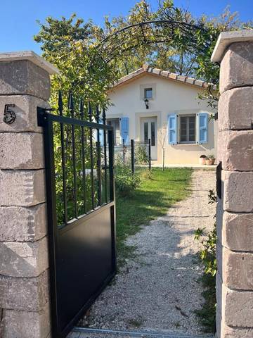 Gîte pour 5 personnes, avec jacuzzi ainsi que jardin et piscine dans Pizancon