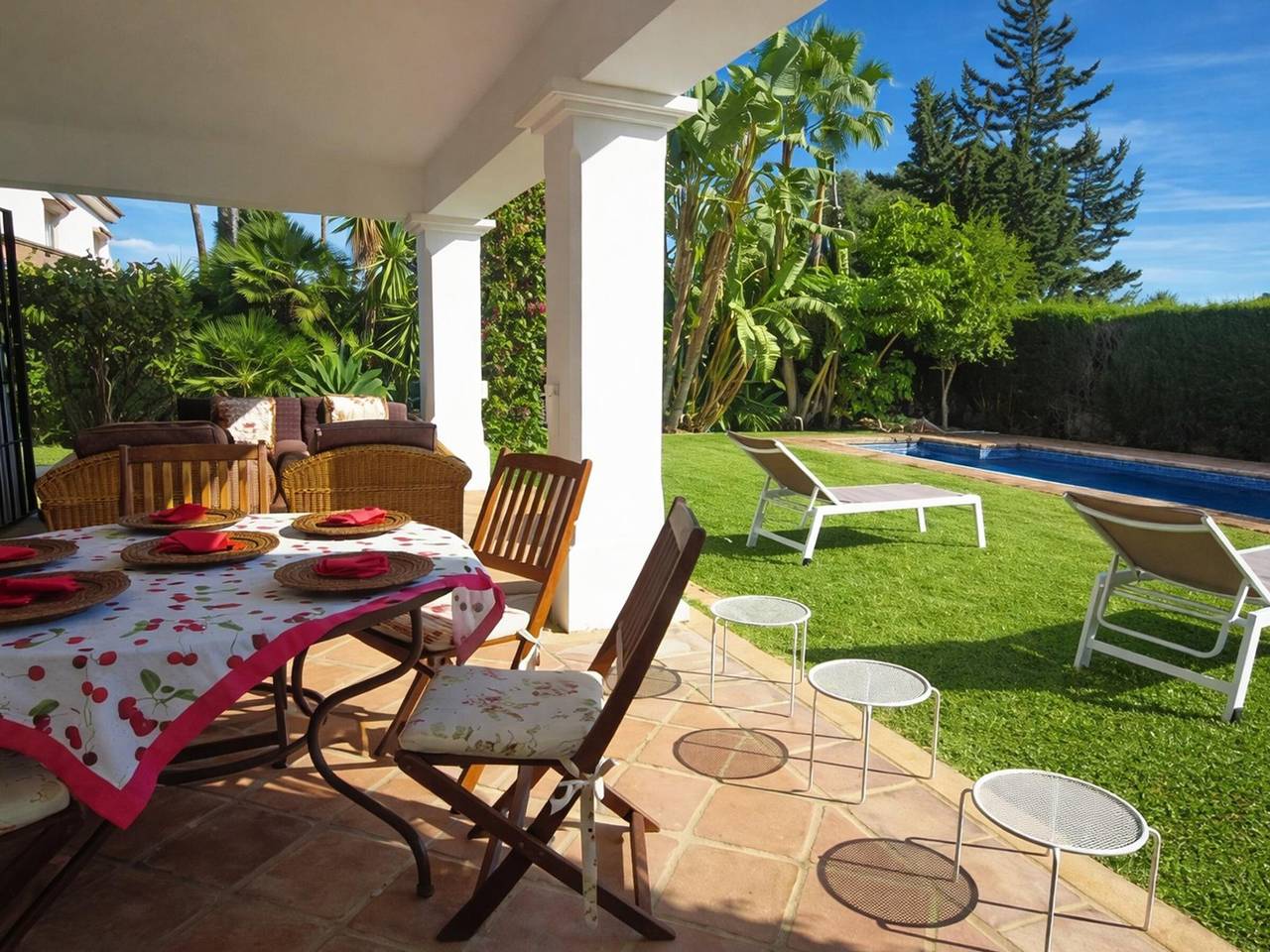 Mediterranean villa in Estepona, 50m from the beach in Triangulo de Costalita, Estepona