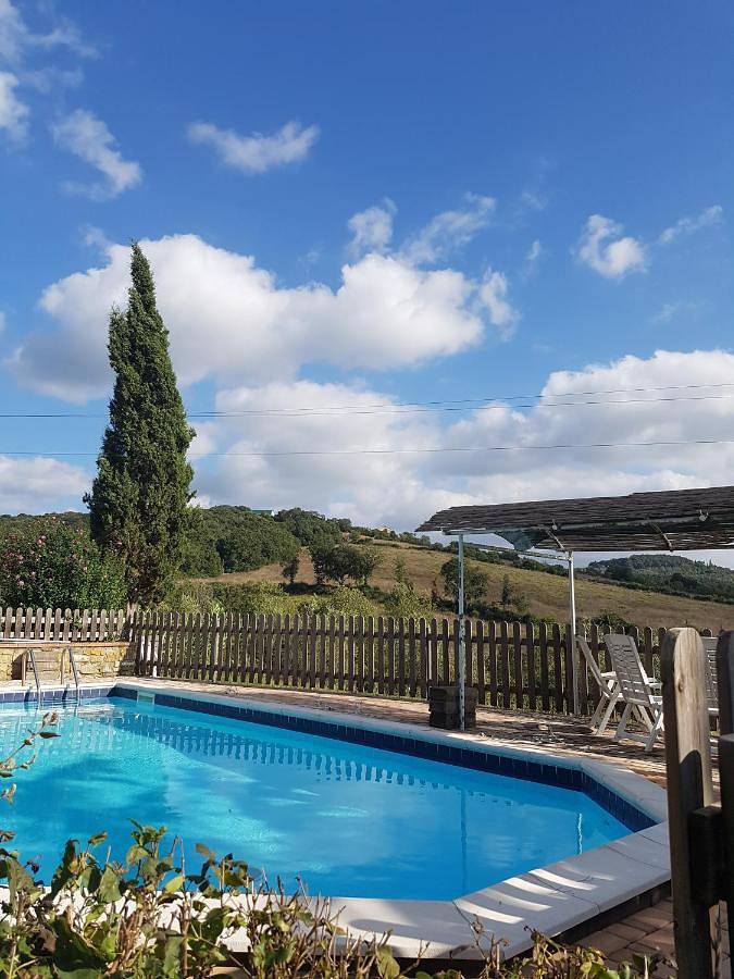 Agriturismo per 3 persone, con panorama e terrazza nonché giardino, con animali domestici a Monterotondo Marittimo