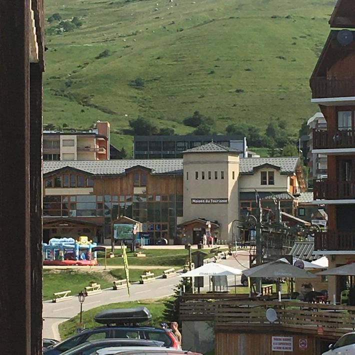 Gîte pour 5 personnes, avec bassin pour enfant ainsi que balcon et vue dans Office De Tourisme De Saint Francois Longchamp - 3