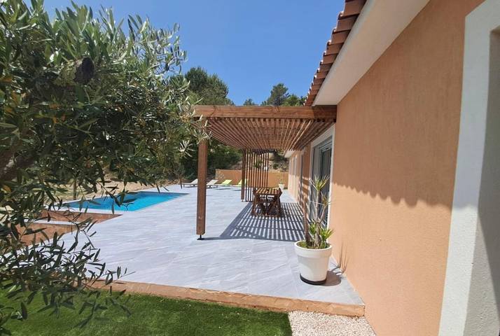 Villa pour 11 personnes, avec jardin ainsi que terrasse et piscine