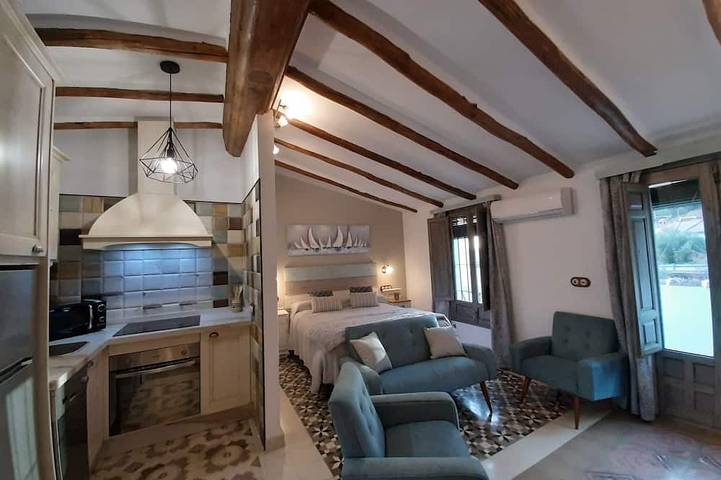 Type loft, cheminée, terrasse, wifi, vue montagne, magnifiques couchers de soleil. in Rute, Sierras Subbéticas