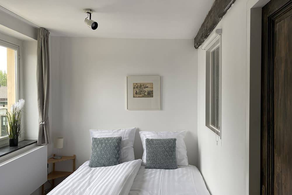 Geheel appartement, Authentiek appartement voor 6 personen met airco vlakbij Maastricht in Eijsden, Limburg