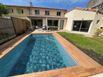 Gîte pour 8 personnes, avec jardin et piscine à Néac