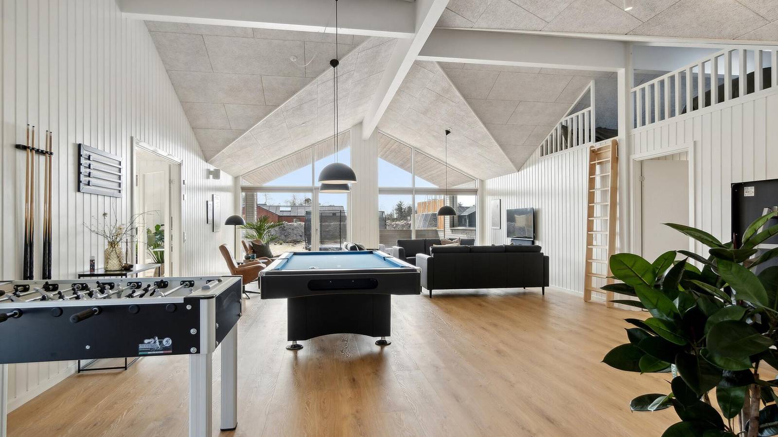 910 – Luxury 30-person holiday home with pool in Marielyst in Swedish Baltic Sea