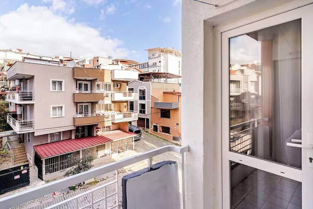 Ganze Wohnung, Lovely 3-bedroom apartment with Ac in soothing Izmir neighborhood in Izmir, Türkische Ägäis