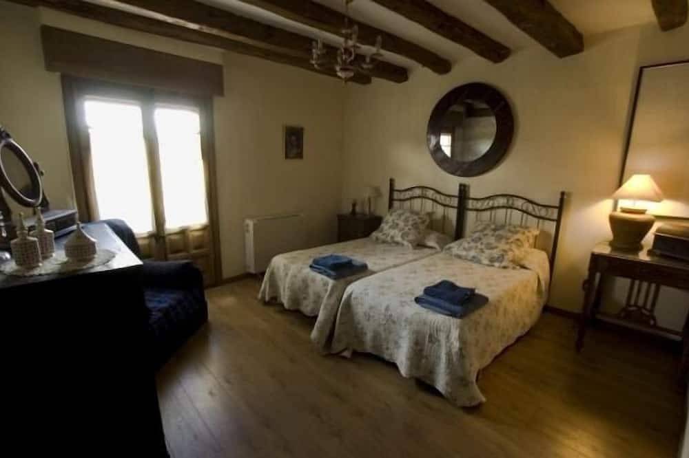 Self catering La Fuente del Monte for 4 people in Caballar, Segovia Province