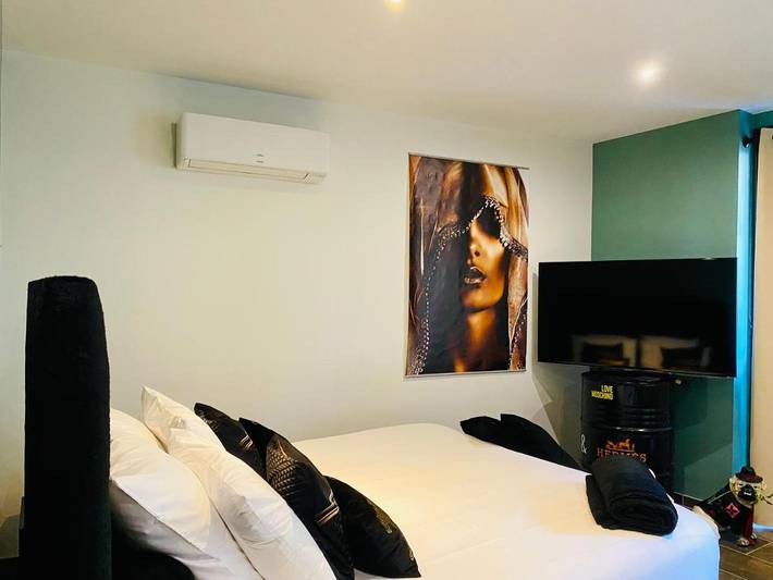 Chambre d’hôte pour 2 personnes, avec Jacuzzi ainsi que Terrasse et Vue à Barbentane - 3
