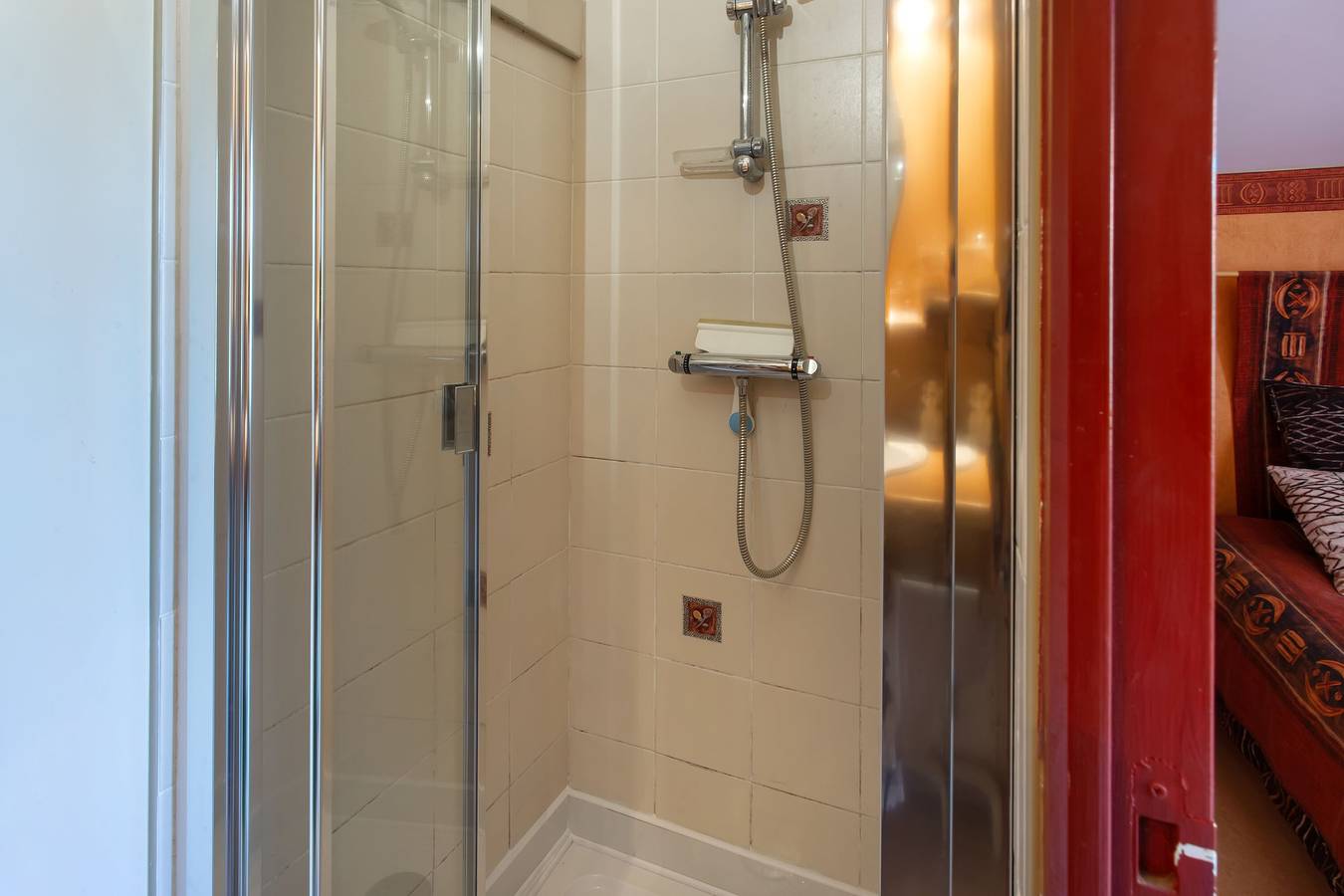 Chambres d'hôtes La Savane avec piscine partagée et climatisation in Aigondigné, Région de Niort
