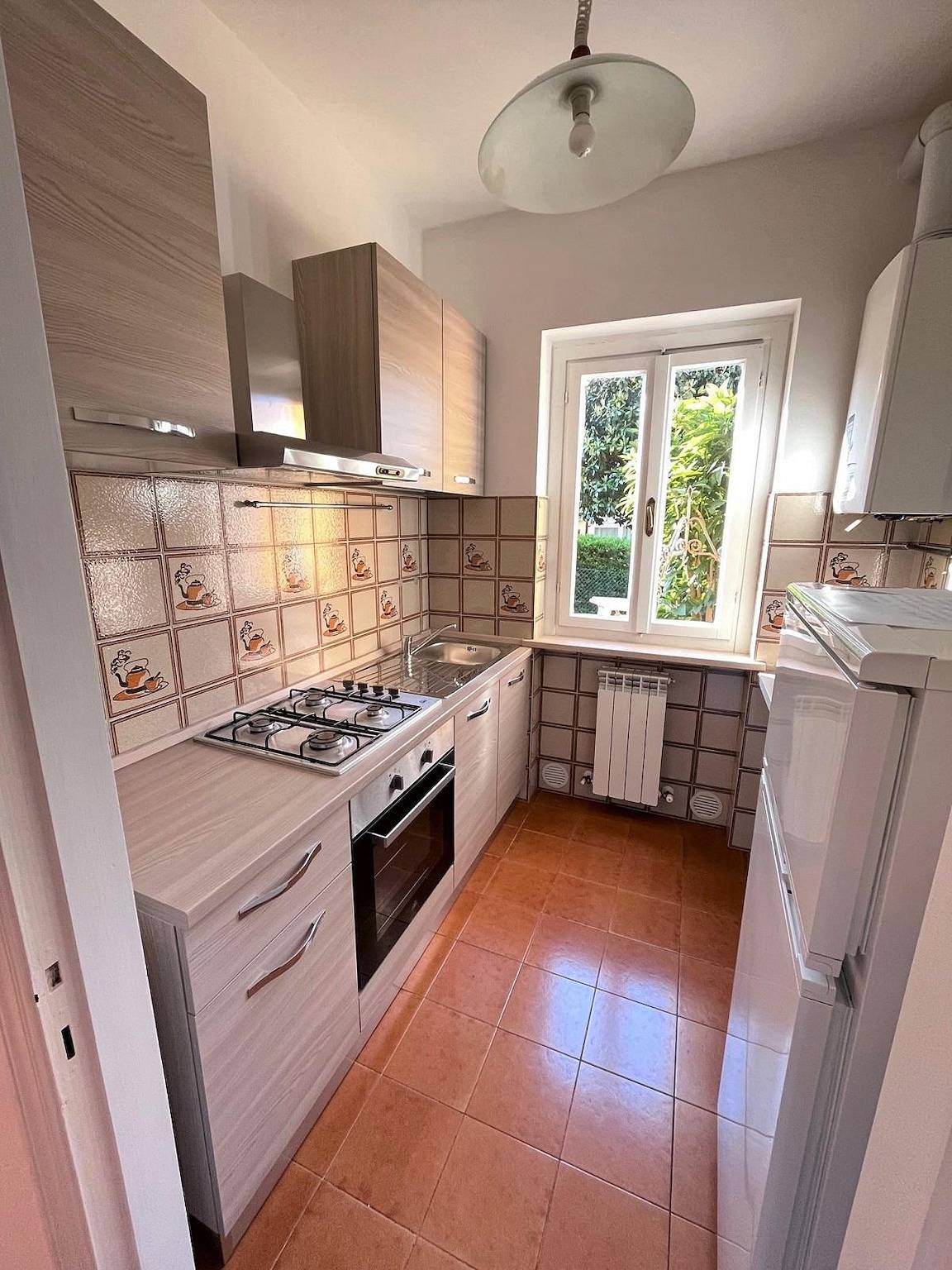 Ganze Wohnung, Ferienwohnung für 6 Personen mit Terrasse in Sirolo, Riviera del Conero