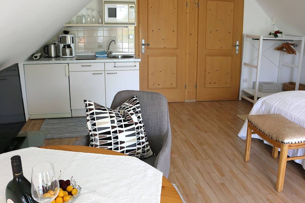 Ganze Wohnung, Gemütliche Ferienwohnung mit kleinem, romantischen Balkon mit Blick in die Weinlaube in Sommerach, Fränkisches Weinland