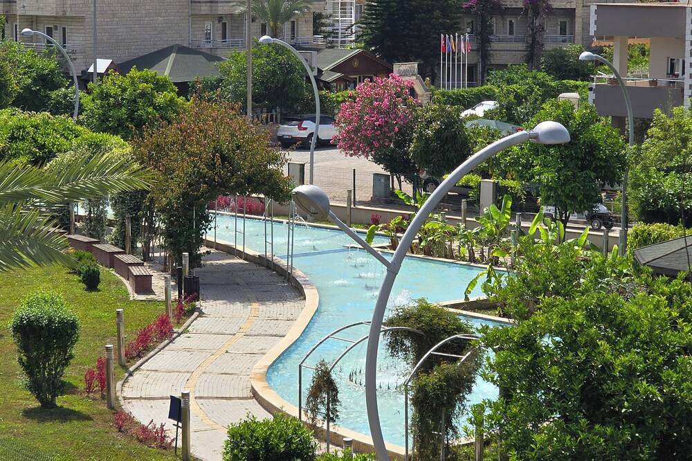 Entire apartment, Charming 1-Bedroom Apartment in the Heart of Kemer in Kemer, Antalya Province