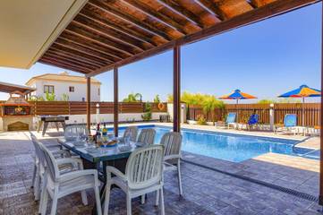 Villa for 8 People in Peyia, South Cyprus, Photo 2