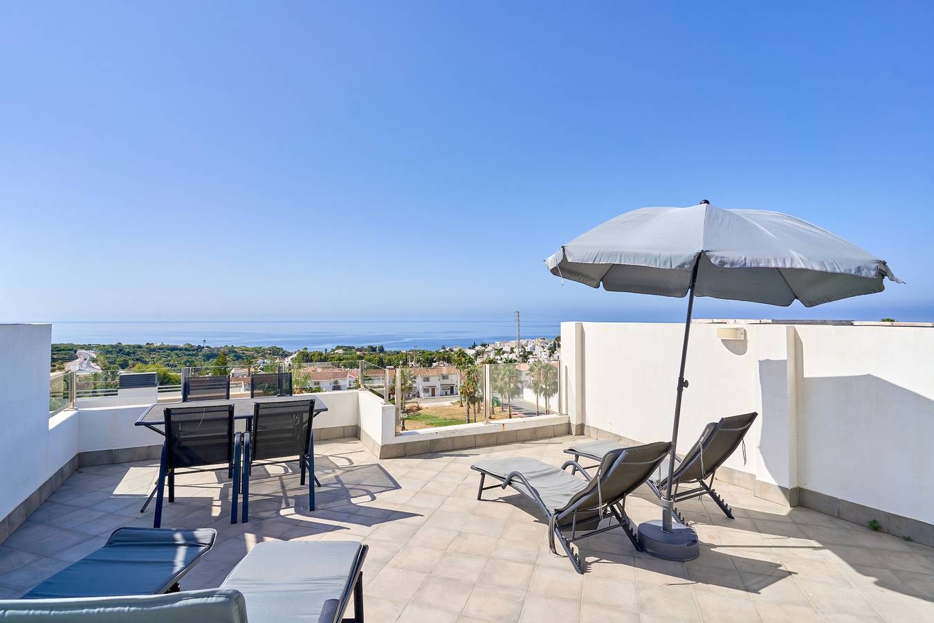 Holiday Home "Capistrano Garden" with Sea View, Terrace, Pool & Wi-Fi in Senorio de Capistrano, Nerja