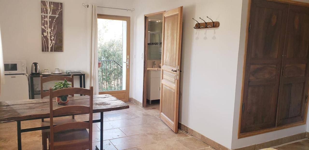 "Les Lauriers" chambre indépendante climatisée avec terrasse et parking privée in Moustiers-Sainte-Marie, Gorges du Verdon