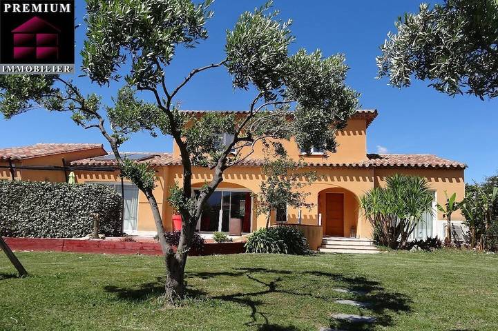 Villa pour 8 personnes, avec jardin et terrasse