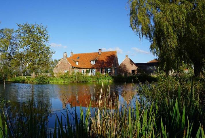 Location de vacances pour 13 personnes, avec vue et jardin, animaux acceptés à Steenvoorde