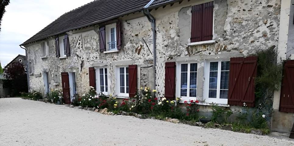 Gîte pour 6 personnes, avec terrasse et jardin dans Bassevelle