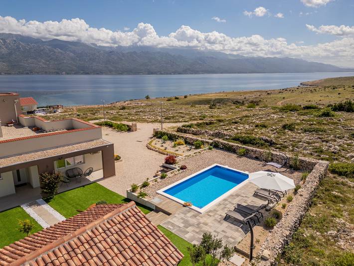 Ferienhaus für 6 Personen, mit Balkon und Terrasse sowie Garten in Razanac