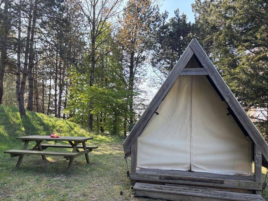 Camping Domaine de La Pinede - Tente 2 personnes - Cabane du randonneur in Étaples, Région de Montreuil