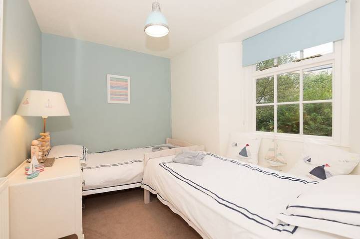 Joli cottage acceptant les animaux de compagnie avec garage, Wi-Fi et vue sur la rivière. in Looe, Cornouailles