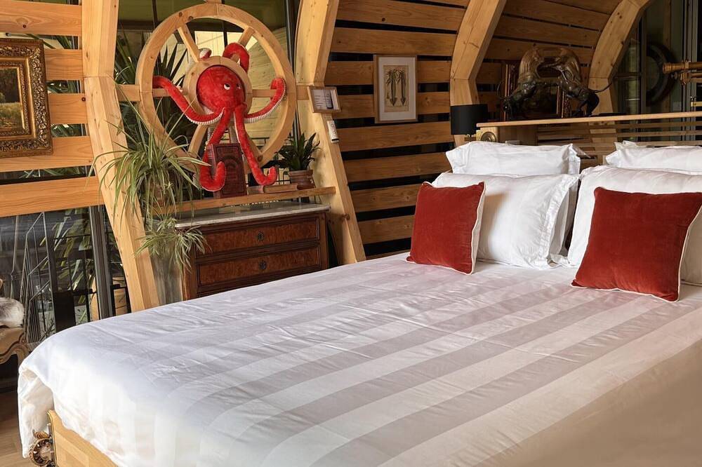 Artistic Cottage with Air Conditioning and Terrace in Savonnières in Savonnières, Tours region